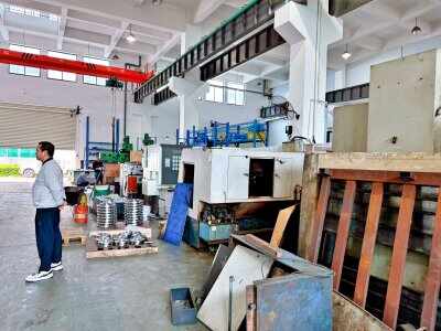 達銳公司領(lǐng)導(dǎo)到鉆頭合金事業(yè)部鉆頭一廠賀喜